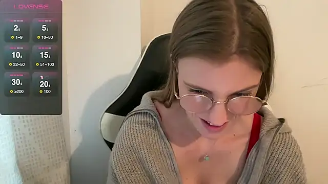 BustyKellyXXX's cam snapshot