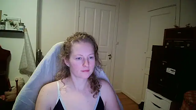 Girlnina-1995's cam snapshot