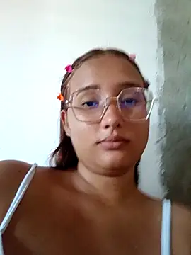 young_dairy01's cam snapshot