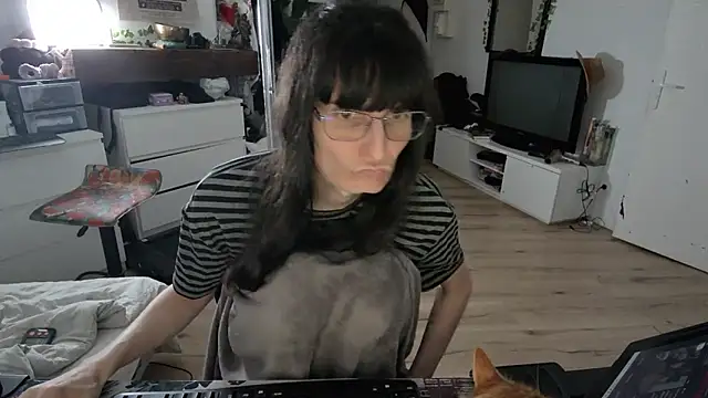 CeriseLapine live sex cam