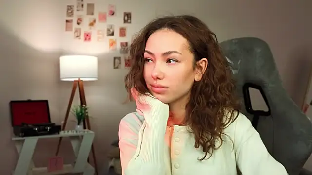 branchwithflowerss's cam snapshot