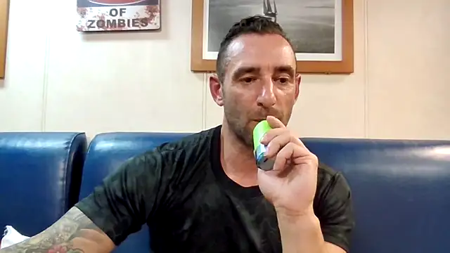 garcia45688's cam snapshot