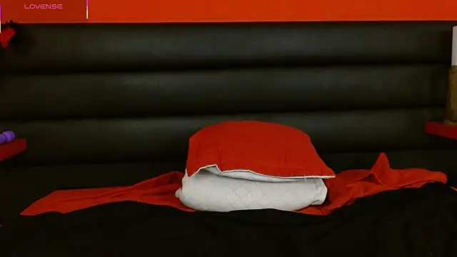 Lolagolden1 live sex cam