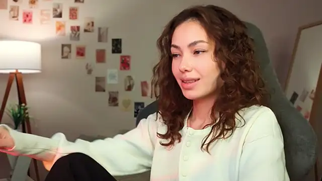 branchwithflowerss's cam snapshot