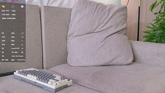 Playful_Lia's cam snapshot