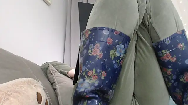 _JustmeHere_'s cam snapshot