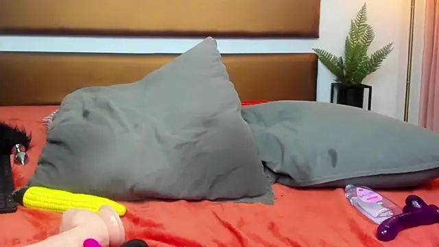 KatniseBabe live sex cam