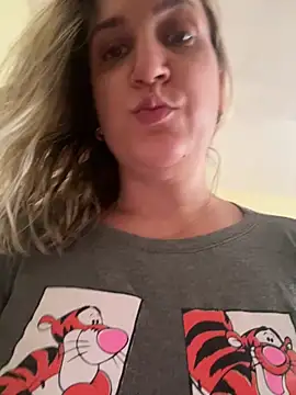 Bia_sexynovaes's cam snapshot