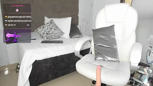 coniie_jhons's cam snapshot