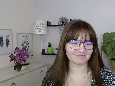 Julie_Diamond's cam snapshot