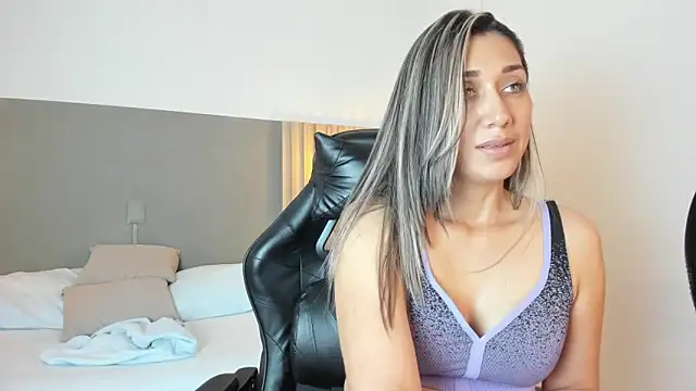 karlyy_'s cam snapshot