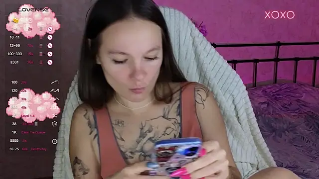 lil_luna_x's cam snapshot