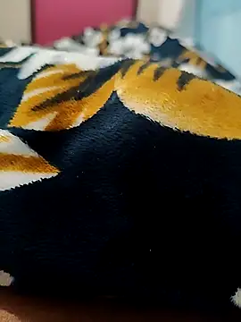 Hotboylumia_825321's cam snapshot