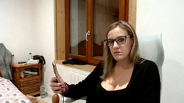 Madame_Callie's cam snapshot