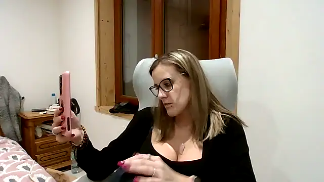 Madame_Callie's cam snapshot