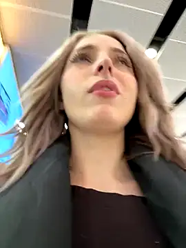 LoraaDoll live sex cam