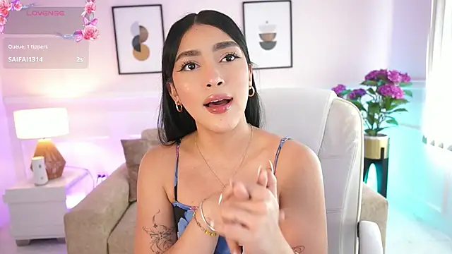 JulesBenett live sex cam