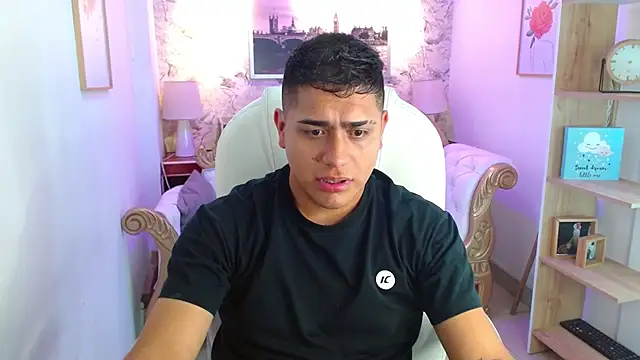 aroon_12's cam snapshot