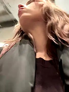 LoraaDoll's cam snapshot