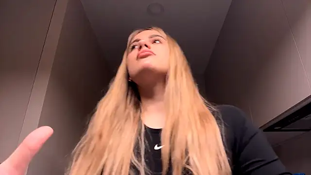 ShirlStyer's cam snapshot