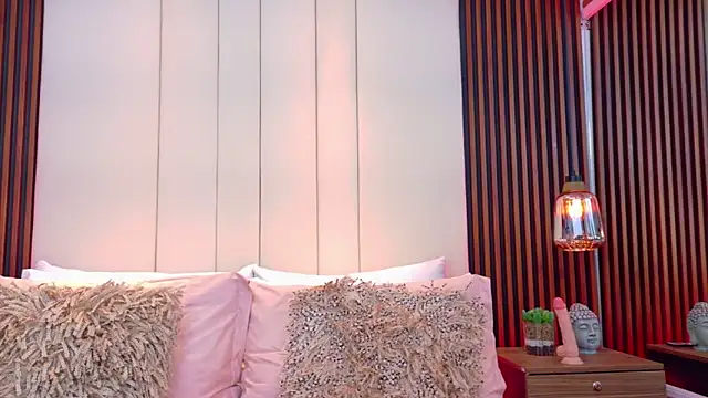 ValeriaMonet live sex cam