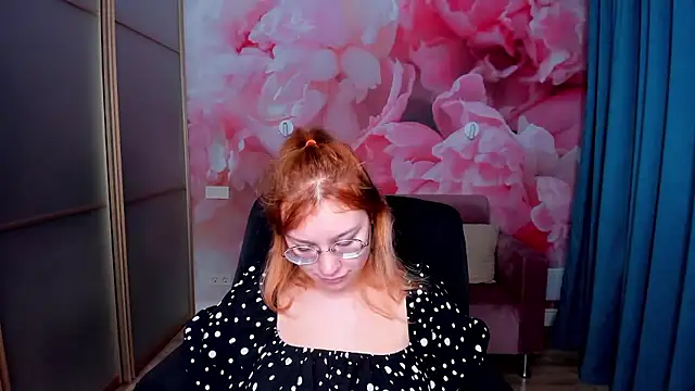 AngelinaLow's cam snapshot