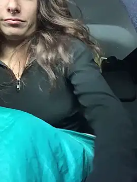 GoldenPussy1329 live sex cam