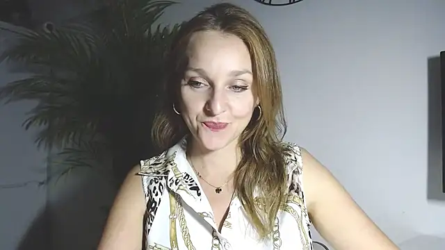 AliciaDesire live sex cam