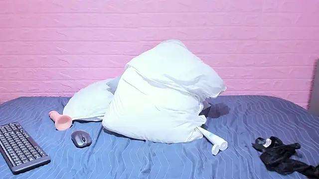 AlexandraMiller's cam snapshot