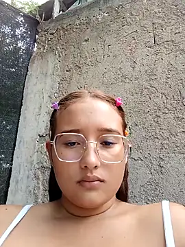 young_dairy01's cam snapshot