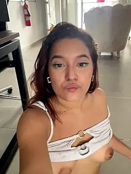 Emily_Jonness_'s cam snapshot