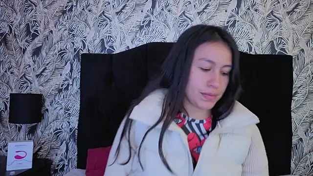 EmiGomez_'s cam snapshot