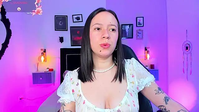 Annie_Petters's cam snapshot