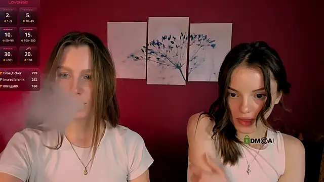 esme_moore_'s cam snapshot