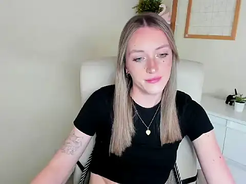 EvelynBlond's cam snapshot