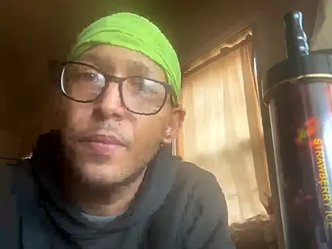 ThrowedWorldWide's cam snapshot