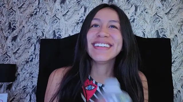 EmiGomez_'s cam snapshot