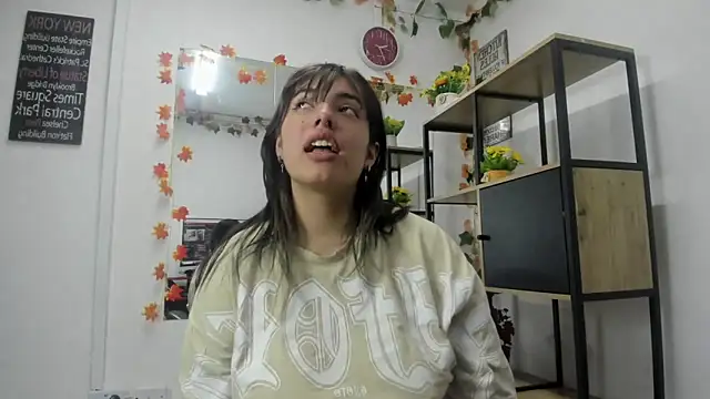 Violetta_Swett_'s cam snapshot