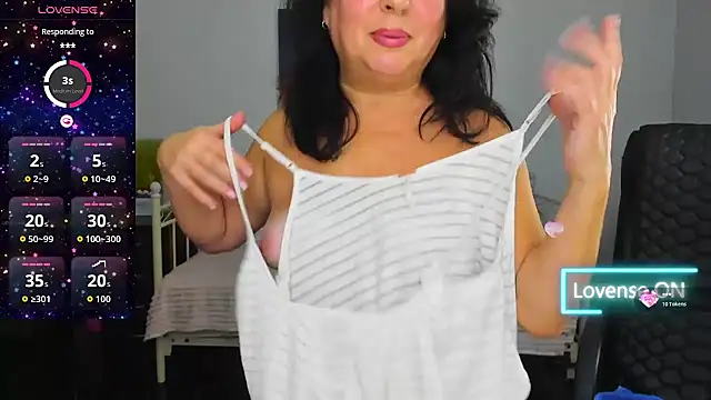 Julia_Dean's cam snapshot