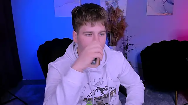 thomas_crow_'s cam snapshot