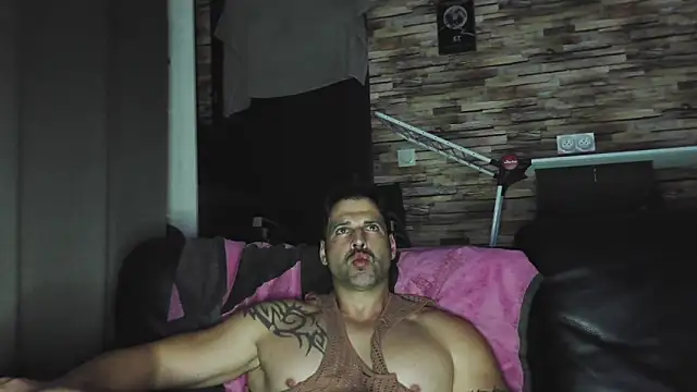 XxBigboybandxX's cam snapshot