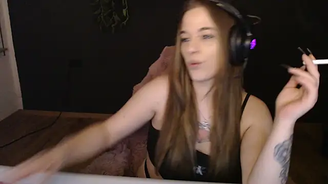 Luna_Lynn live sex cam