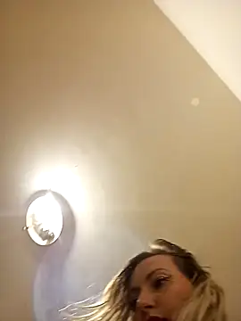 SerenaGrantt's web cam