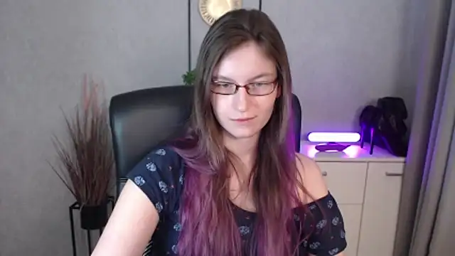 emmaxDelight's cam snapshot