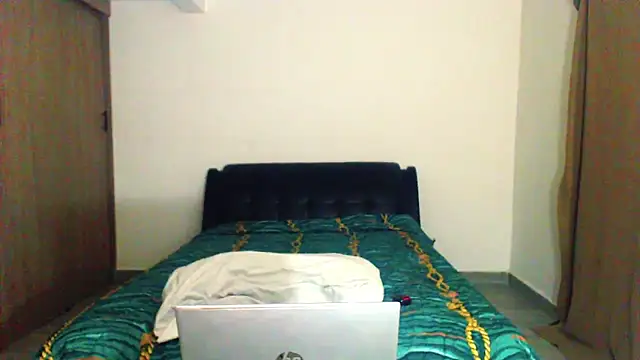 bladetrinityn's cam snapshot