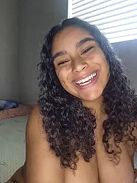 cinnaminnie live sex cam