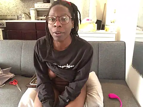 littyleesh1 live sex cam