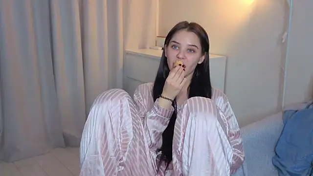 slyshypie's cam snapshot