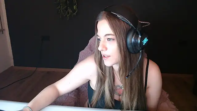 Luna_Lynn live sex cam