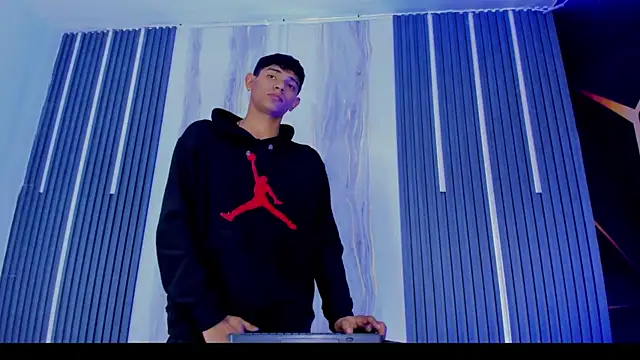 Sex_Boy_33_'s cam snapshot